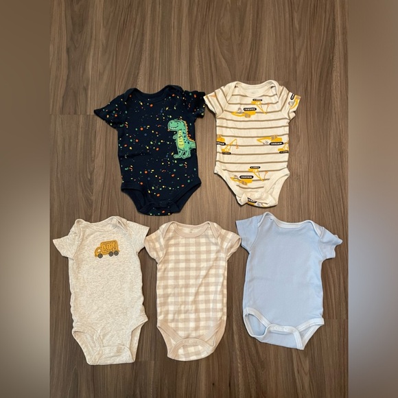 Assorted baby boy 5 piece short sleeve Onesies bundle size 0-3 months - Picture 3 of 8